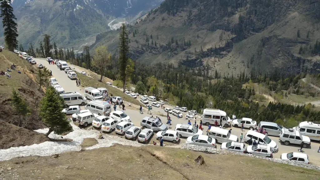 A traffic jam of tourist vehicles on the Leh–Manali highway near Gulaba, Kullu