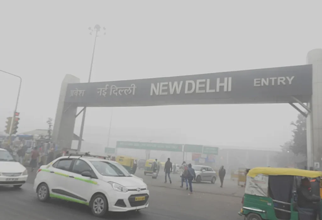Low visibility due to Smog at New Delhi Railway station 31st Dec 2017 after 9AM DSCN8829 1