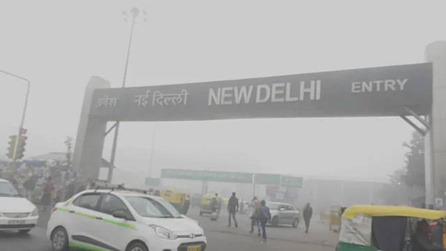 Low visibility due to Smog at New Delhi Railway station 31st Dec 2017 after 9AM DSCN8829 1