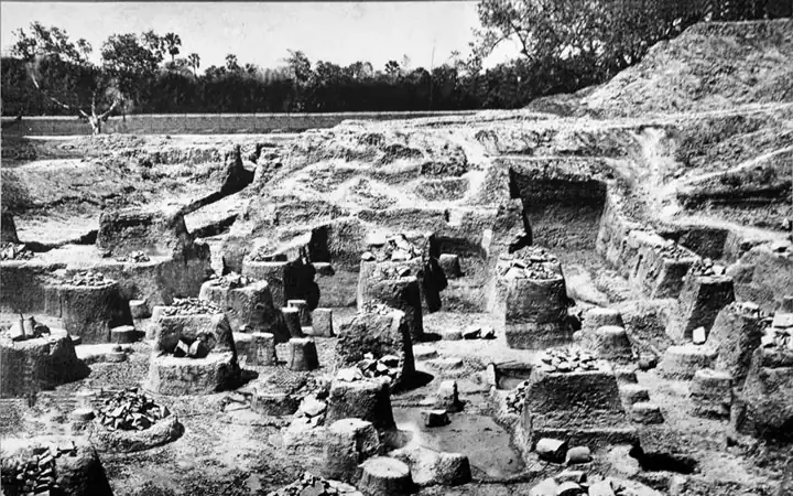 Excavation of the Mauryan pillared hall at Kumrahar, Patna (1912–13), part of the Pataliputra that Megasthenes described
