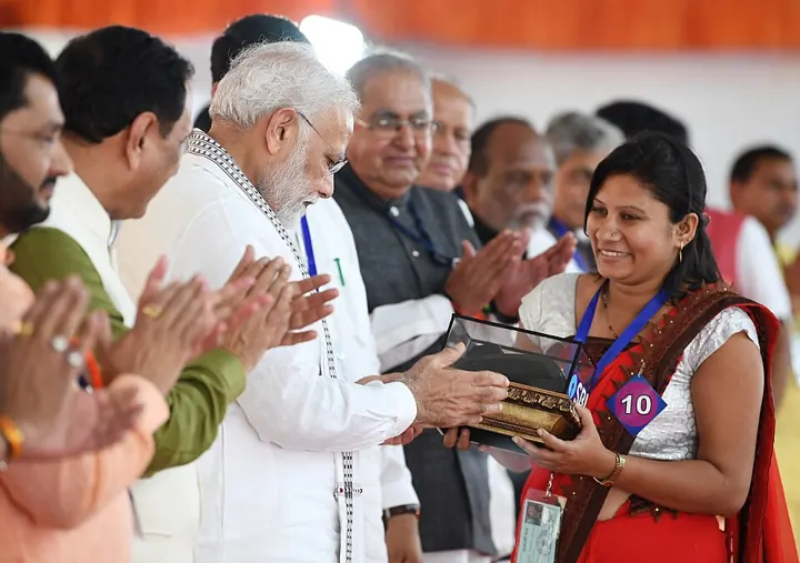 Women bank correspondents receive mini-ATMs at Jujwa village, Gujarat, 2018