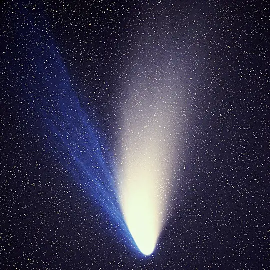 Comet Hale-Bopp, 1997: a glowing head with tails